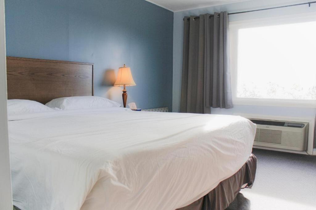 Carolyn Beach Inn Thessalon Buitenkant foto