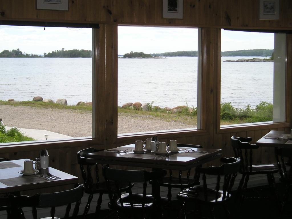 Carolyn Beach Inn Thessalon Buitenkant foto