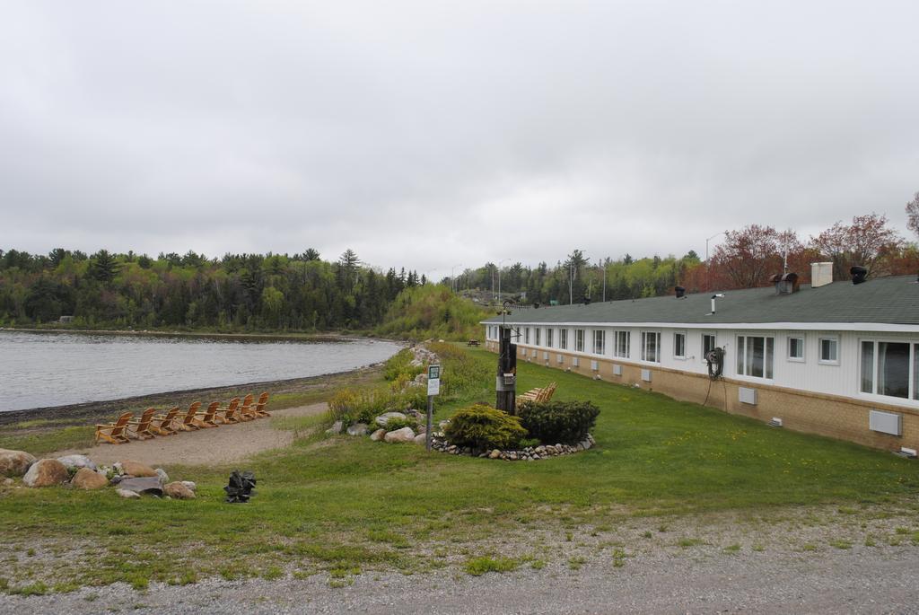 Carolyn Beach Inn Thessalon Buitenkant foto