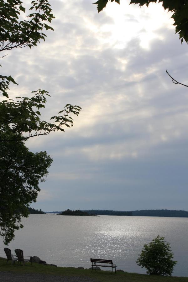 Carolyn Beach Inn Thessalon Buitenkant foto