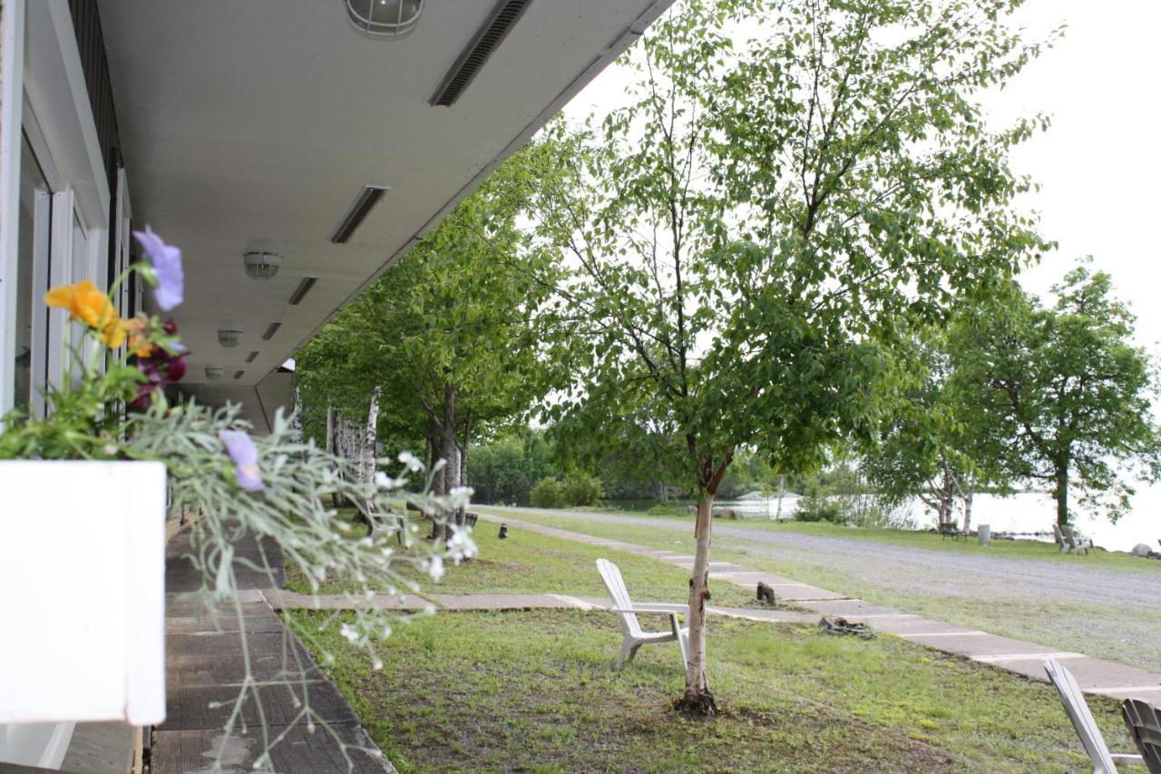 Carolyn Beach Inn Thessalon Buitenkant foto