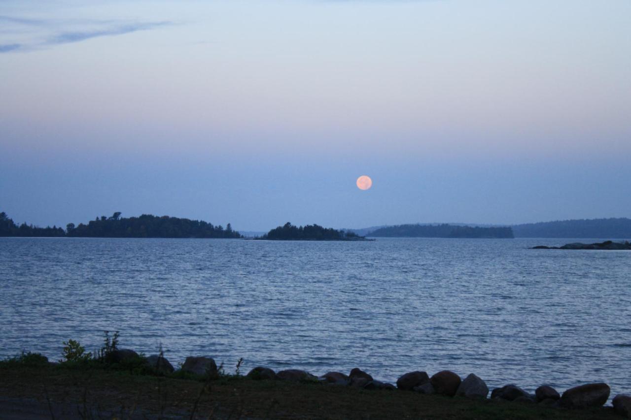 Carolyn Beach Inn Thessalon Buitenkant foto